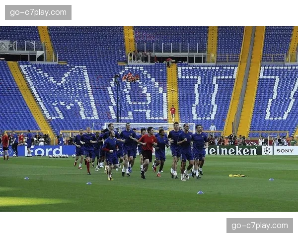 伯纳乌球场屋顶关闭测试完成，为举办2026年欧冠决赛做准备